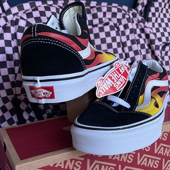 Vans Men’s Old Skool
(Flame)Black/Black/Tr Wht
VN0A38G1PHN
Sneakers - Picture 10 of 16